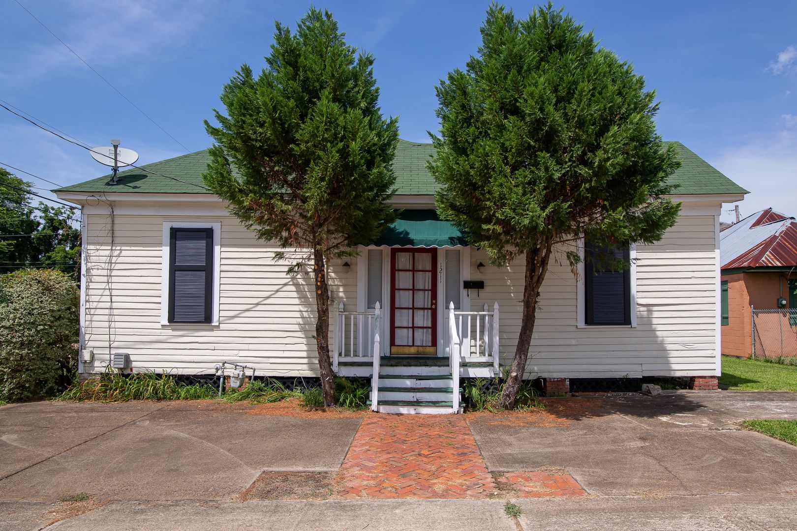 Alexandria House: 1211 Holly St