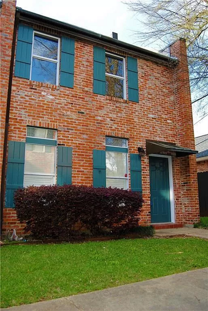 Alexandria House: 937 Bayou Trace