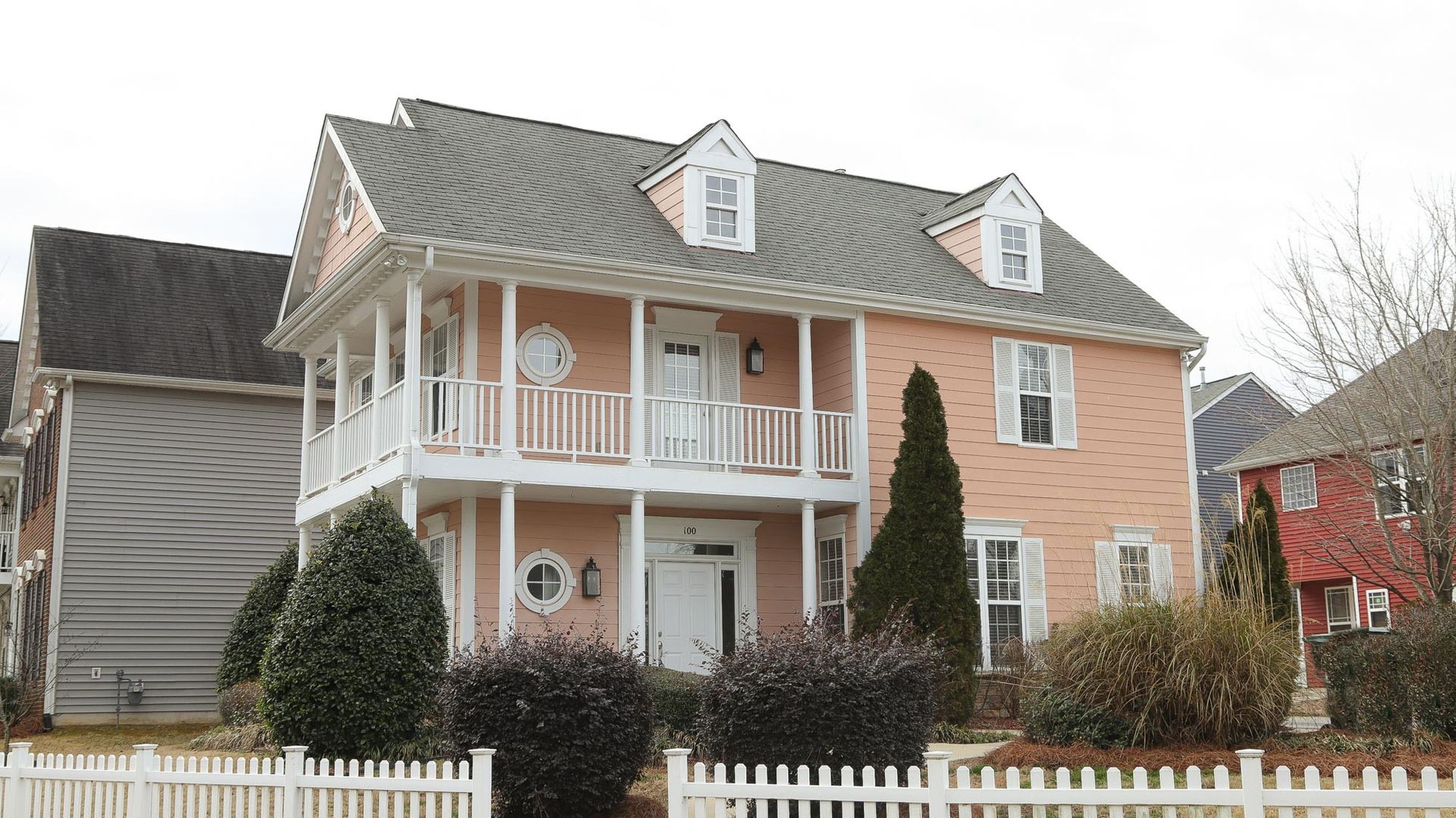 Clayton House: 100 Honeybee Trace