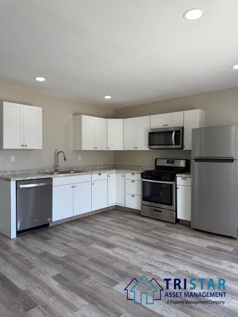 Lakeside Apartment: 12227 A Woodside Avenue