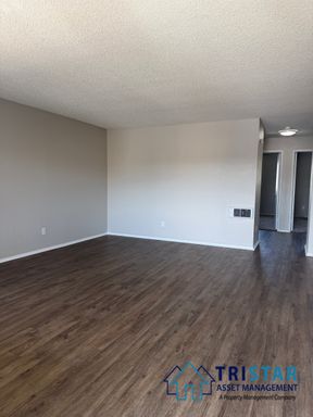 Upgraded 2BD/2BA "Dual Master" in Lakeside - $500 Move-In Special!