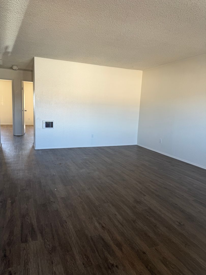Lakeside Apartment: 12645 Laurel Street