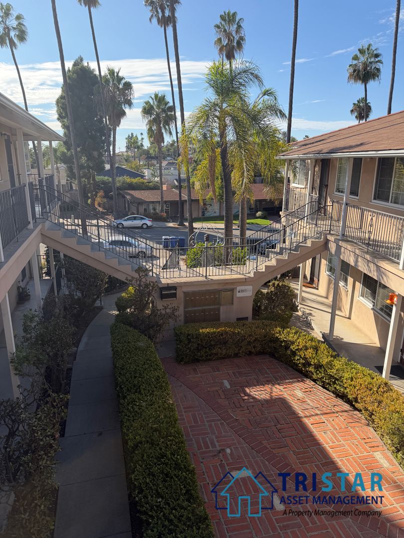 La Mesa Apartment: 8447 La Mesa Blvd
