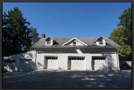 Garage(s) Available in Berwyn! Minutes from Wayne. - Available Now!