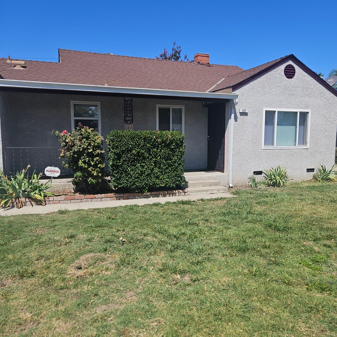 Modesto House: 217 El Vista Ave