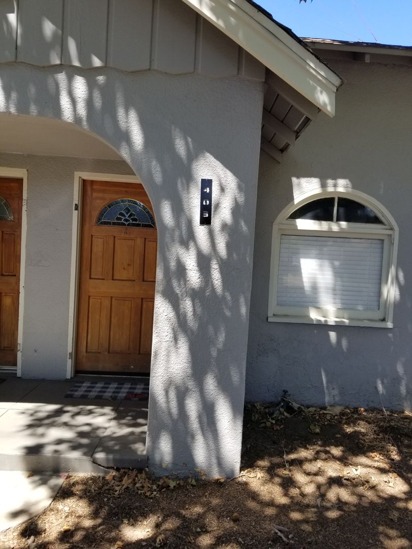 Modesto Apartment: 401/403 Johnson St
