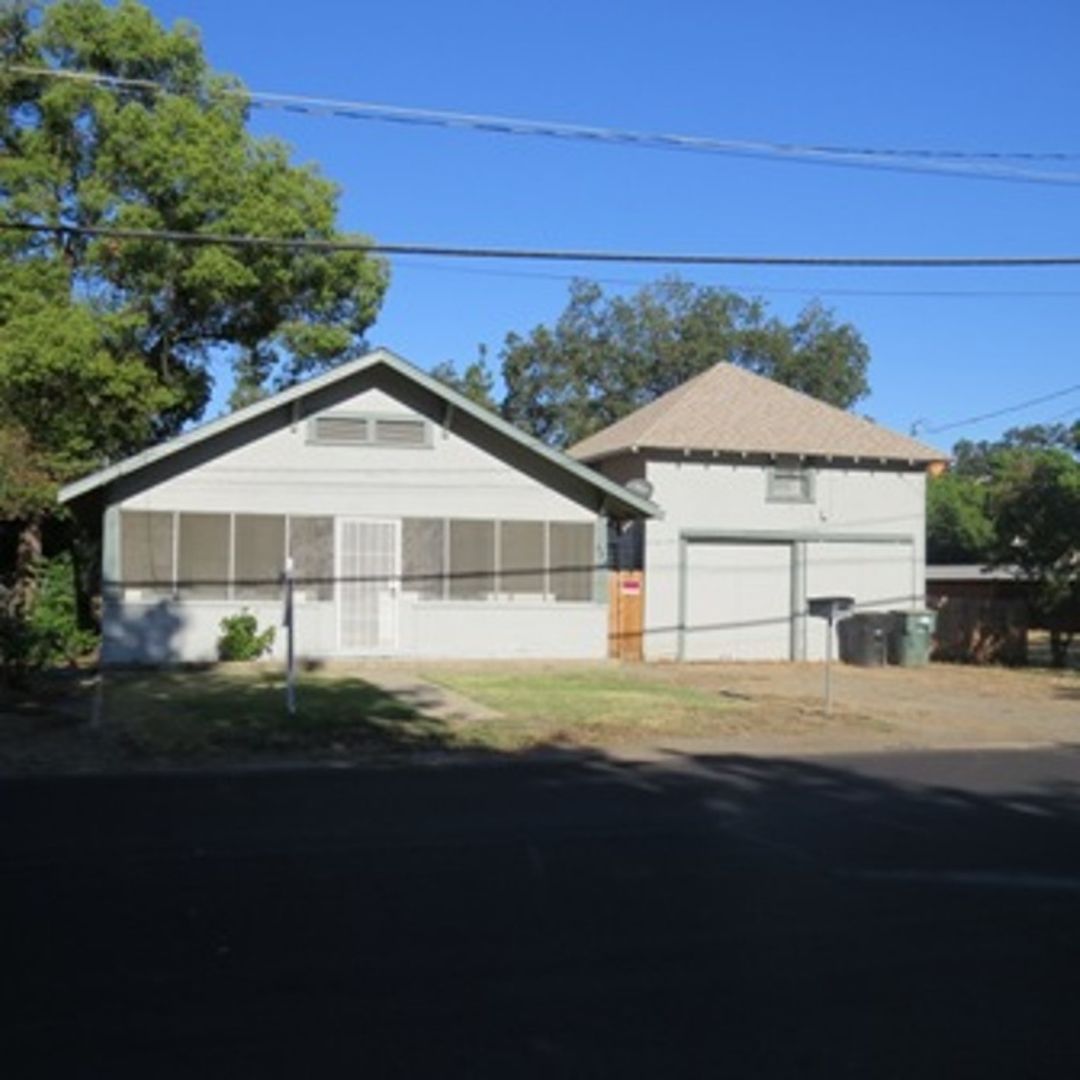 Modesto House: 503 Sunnyside Ave