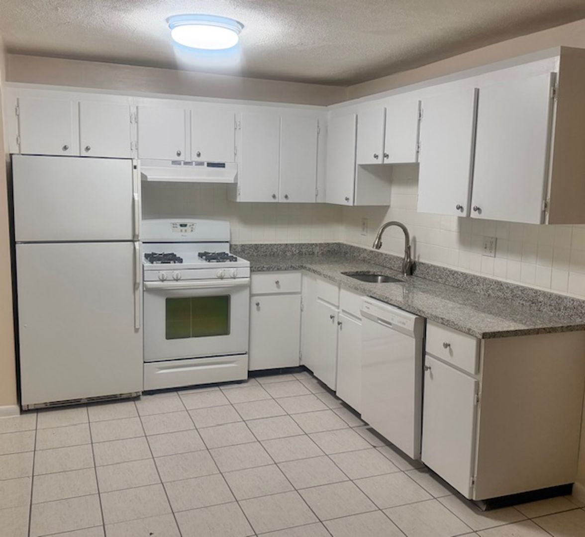 Quincy Apartment: 362 Centre St