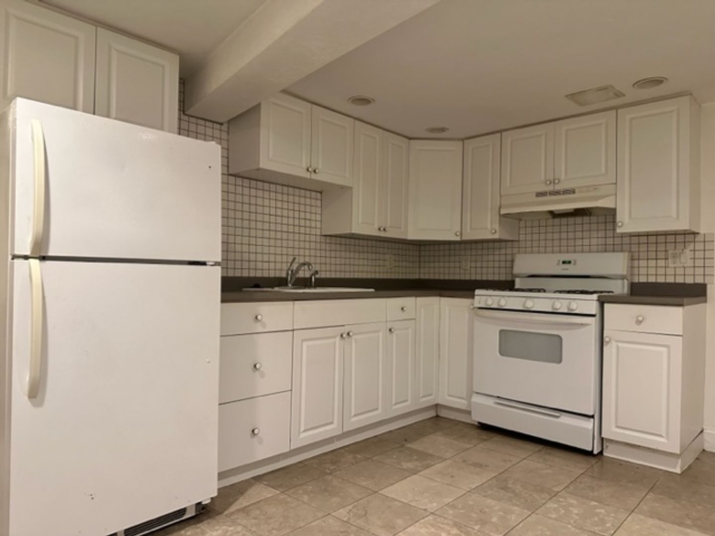 Quincy Apartment: 160-162 Franklin St