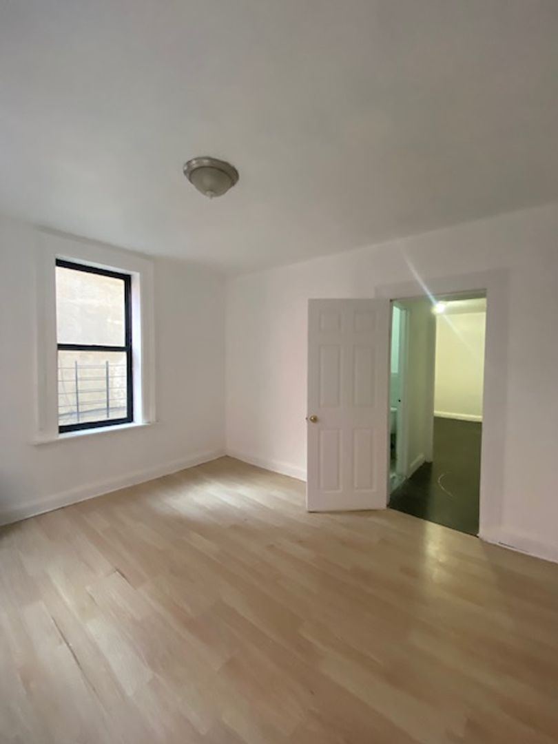 Bronx Apartment: 1152-1156 Colgate Avenue