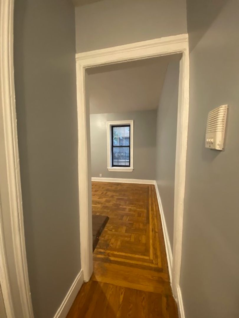 New York Apartment: 15-25-27 Sickles Street