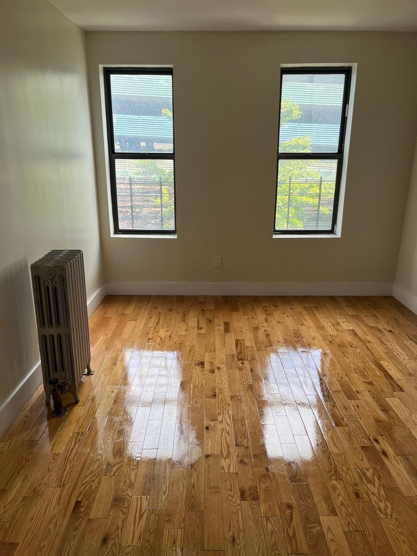 Bronx Apartment: 6 w.190th Street