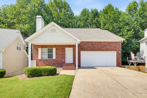 Fantastic 3 bed/2.5 bath single family home in excellent Woodstock location! – photo 1