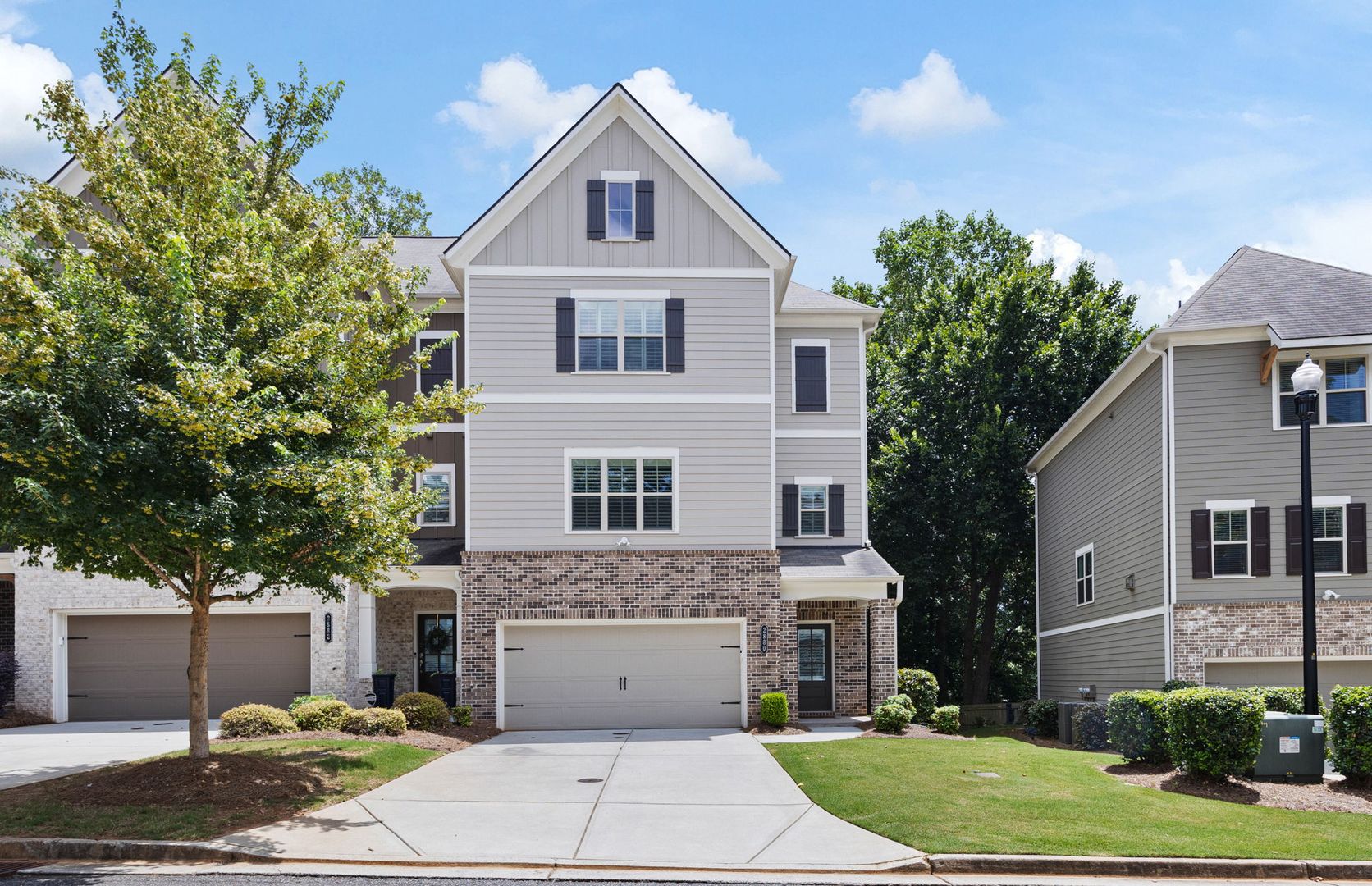 Stunning & Spacious Downtown Kennesaw Townhome 3 Bed 3.5 Bath w/2 Car Garage!