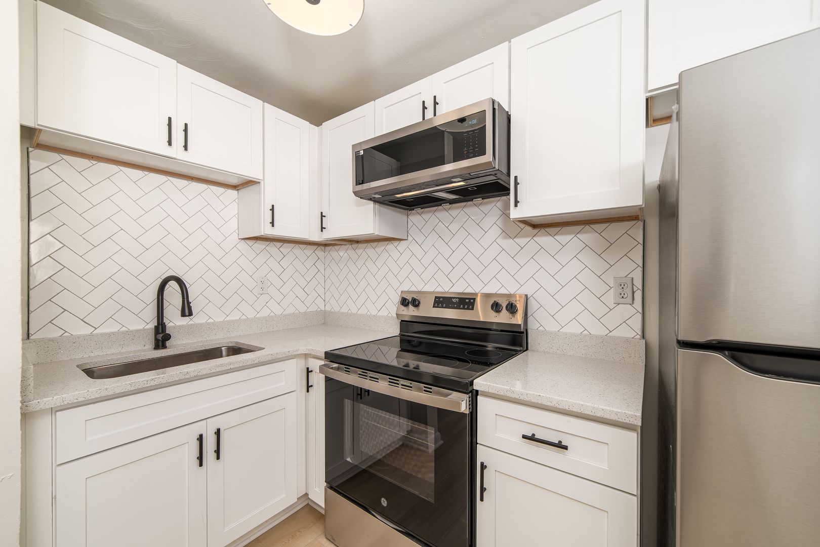 Norfolk Apartment: 9616 1st Bay St