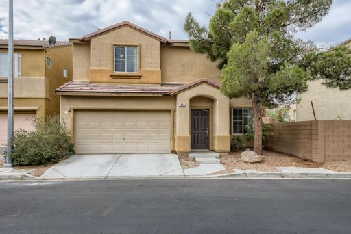 Stunningly Upgraded! 3 Bed, 2.5 Bath – photo 1