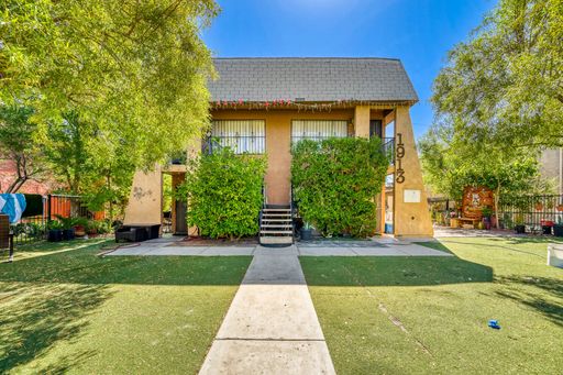 Cozy 2 Bedroom Upstairs Unit With Lots of Natural Light! – photo 1