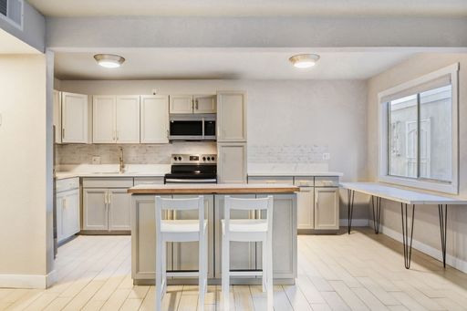 MOVE IN SPECIAL - FIRST MONTH'S RENT IS FREE - Upgraded 1 Bedroom Condo Near Freeway with Community Pool – photo 1