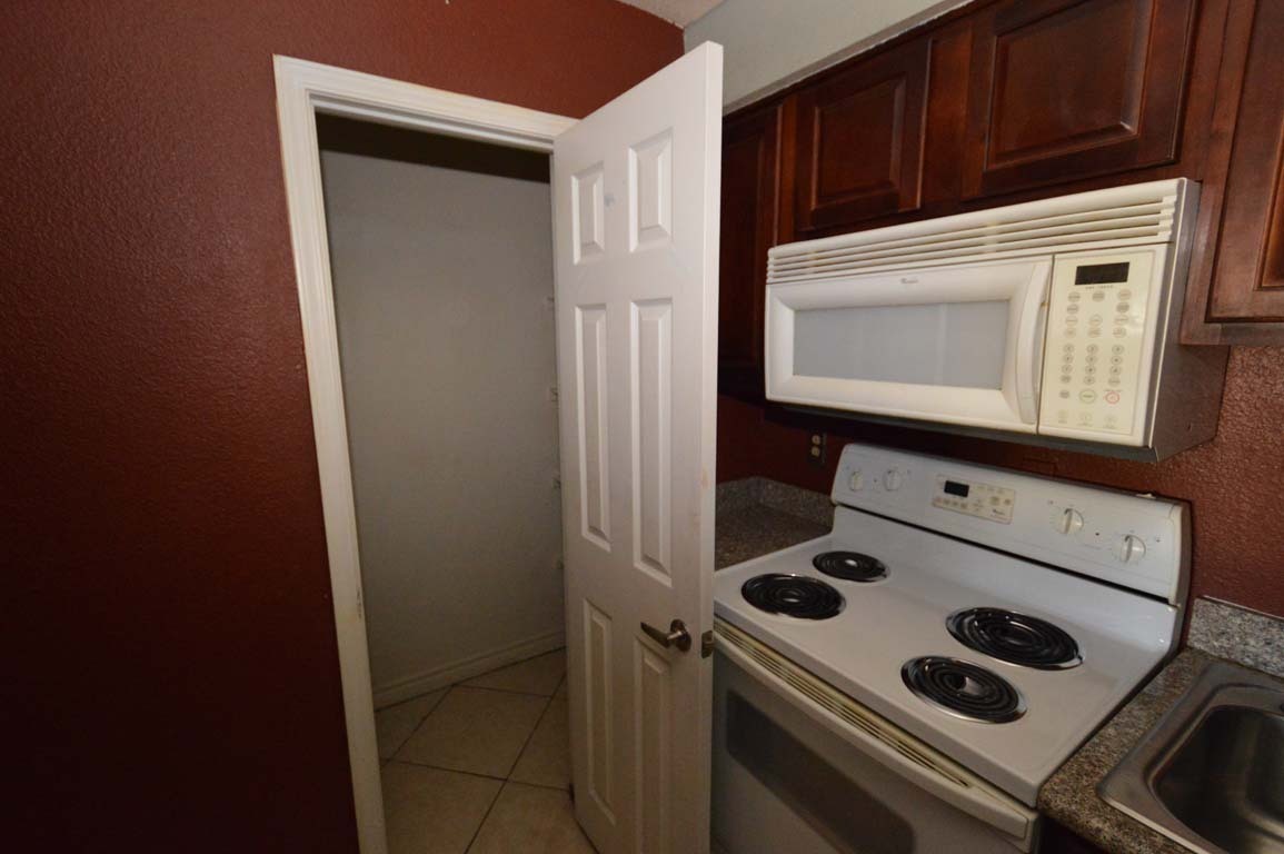 Apartments for Rent 2451 Rainbow Blvd., Las Vegas, NV 89108