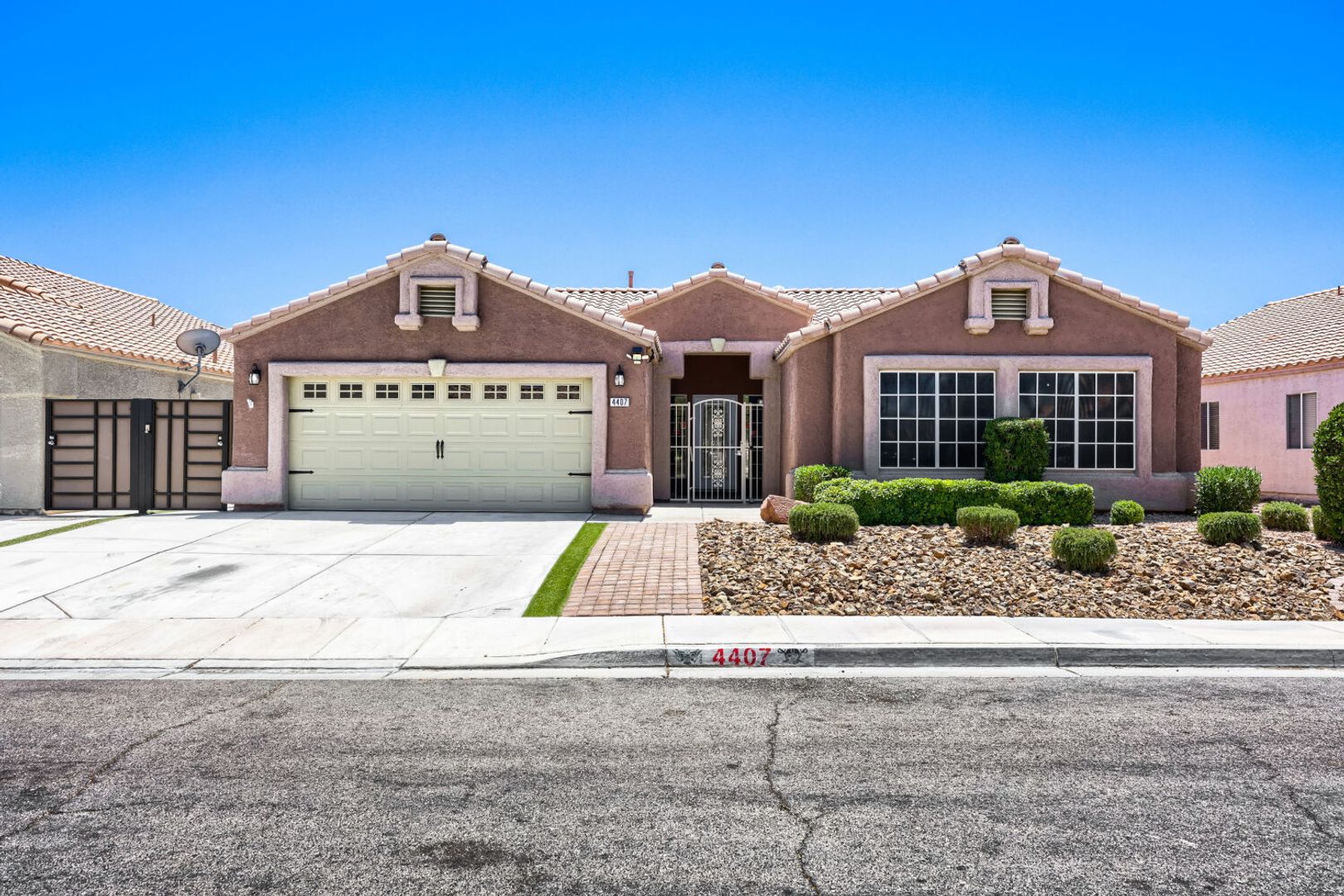 North Las Vegas House: 4407 Golden Palomino Ln.