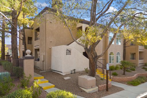Bright 3-Bedroom Condo in The Lakes with Community Pool & Spa! – photo 1