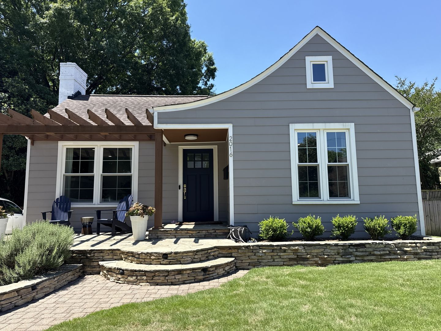 Charlotte House: 2016 Lombardy Circle