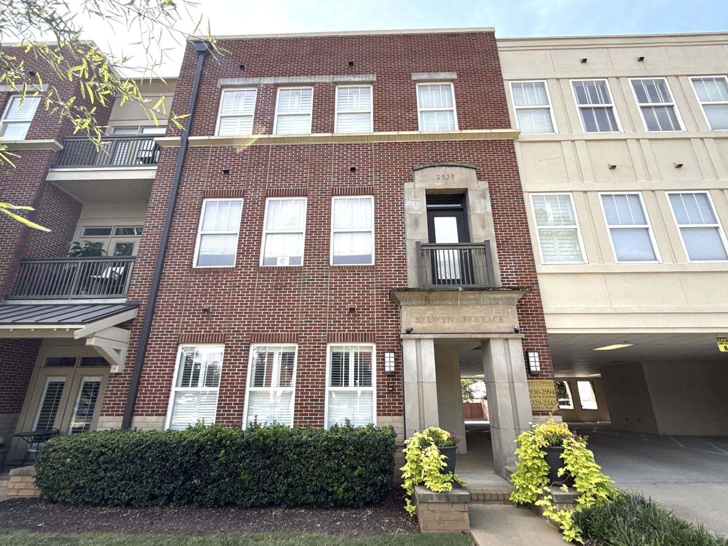 Charlotte Condo: 2988 Selwyn Avenue