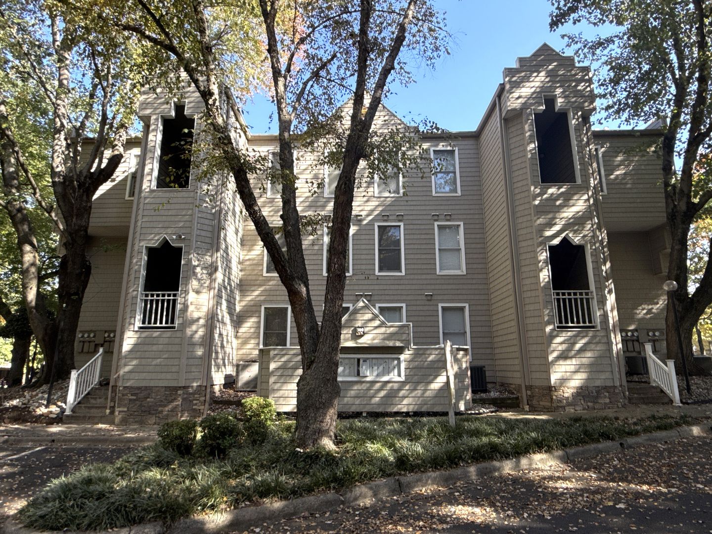 Charlotte House: 300 S. Cedar Street Unit 3