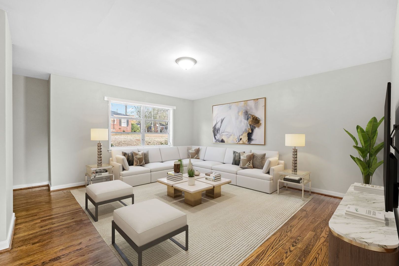 Shelby Apartment: 940 W. Warren St