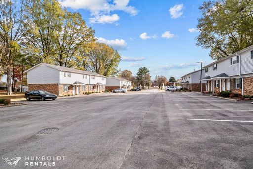 2 bedroom 1.5 bath townhome Available! Small Pets Welcome!