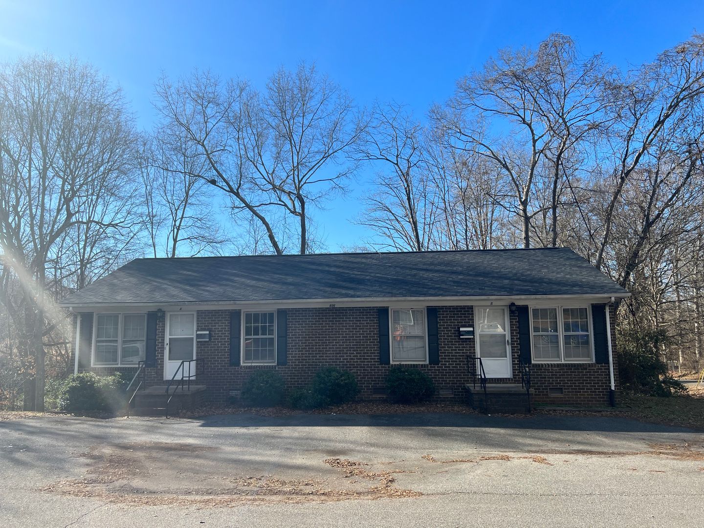 Shelby Apartment: 401 Ford Street