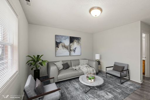 2 bedroom 1.5 bath townhome Available! Small Pets Welcome!