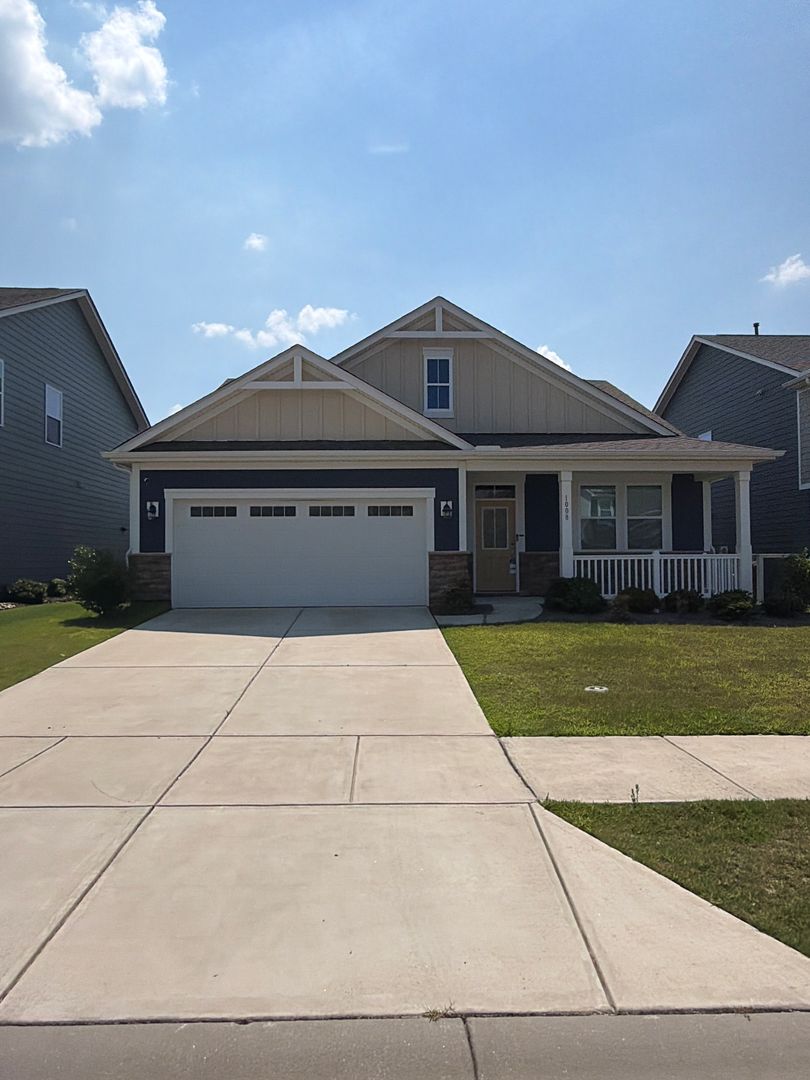 Indian Trail House: 1008 Fairbrae Lane
