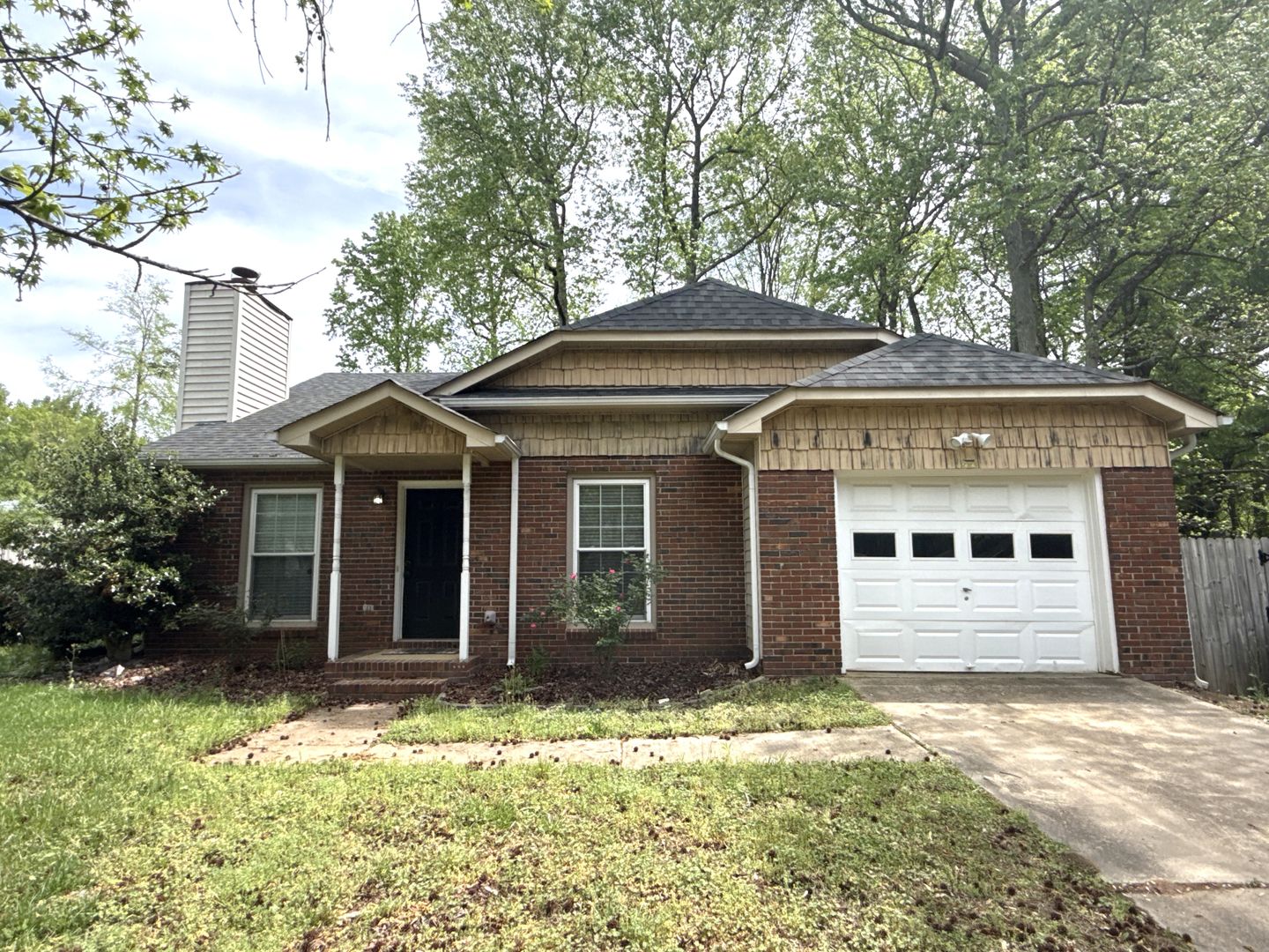 Charlotte House: 5919 Hunters Crossing Lane