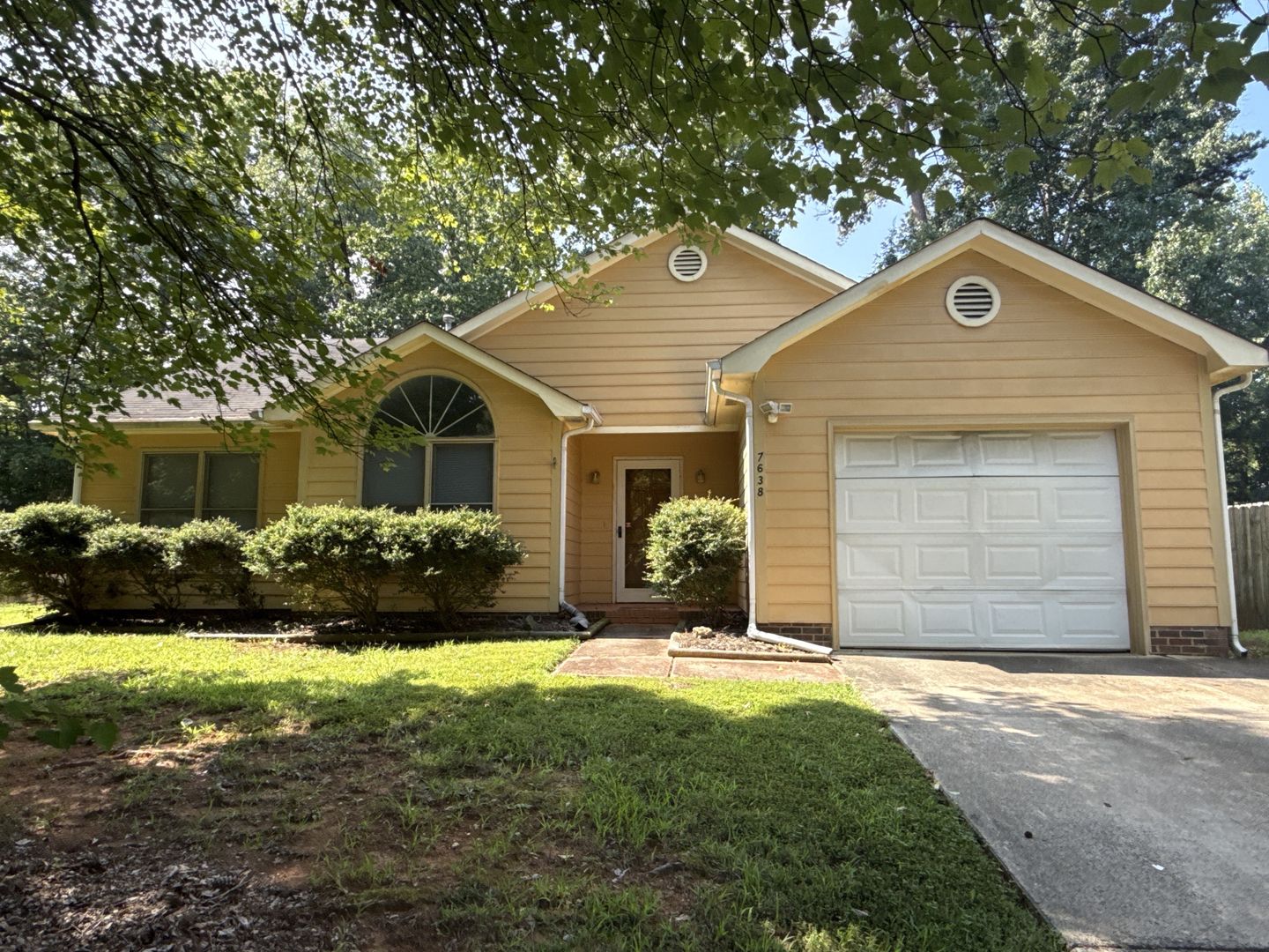 Charlotte House: 7638 Campbell Creek Lane