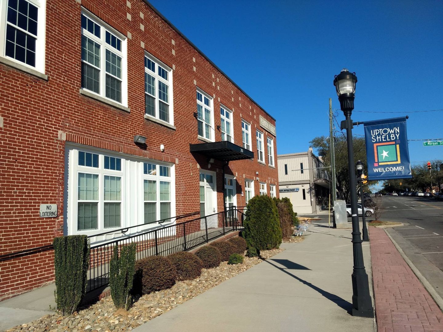 Shelby Apartment: 200 West Warren Street