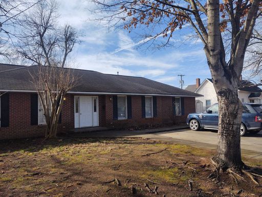 2 bedroom 2 bath apartment available now!