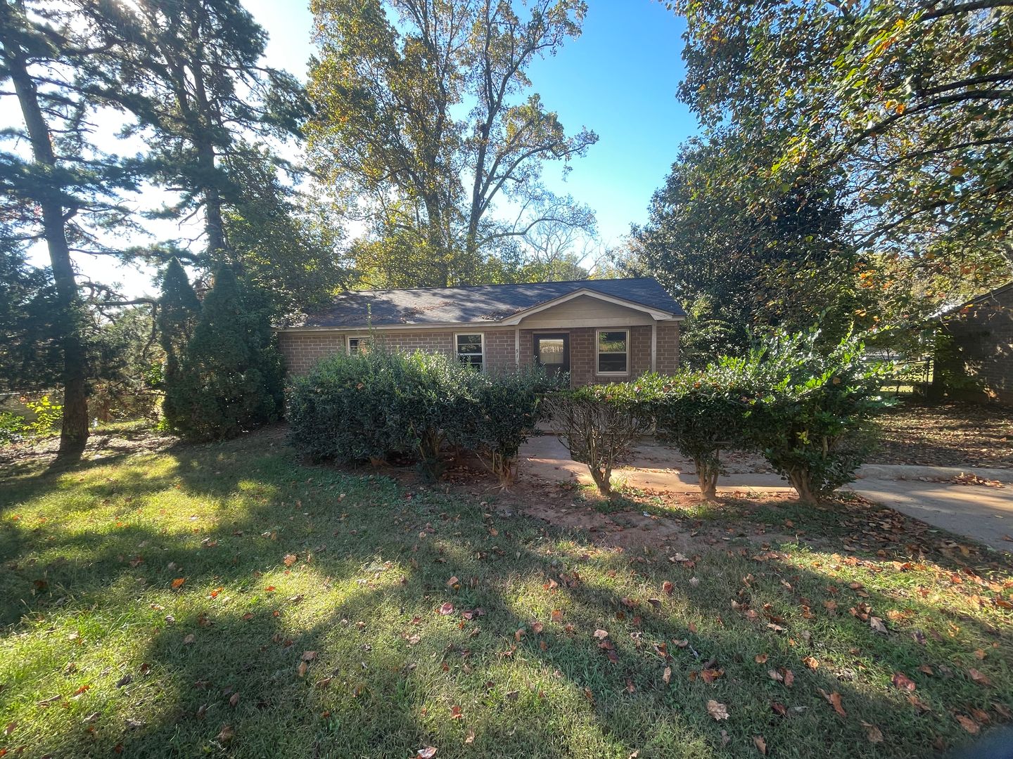 Renovated 3 bedroom 1 bathroom house 