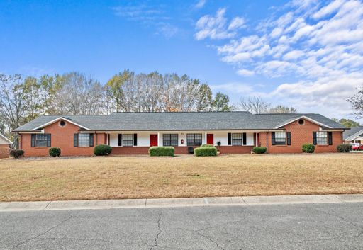 Renovated 3 bedroom apartment! Cat and small dogs allowed! $250.00 SD for Well Qualified Applicants! – photo 1