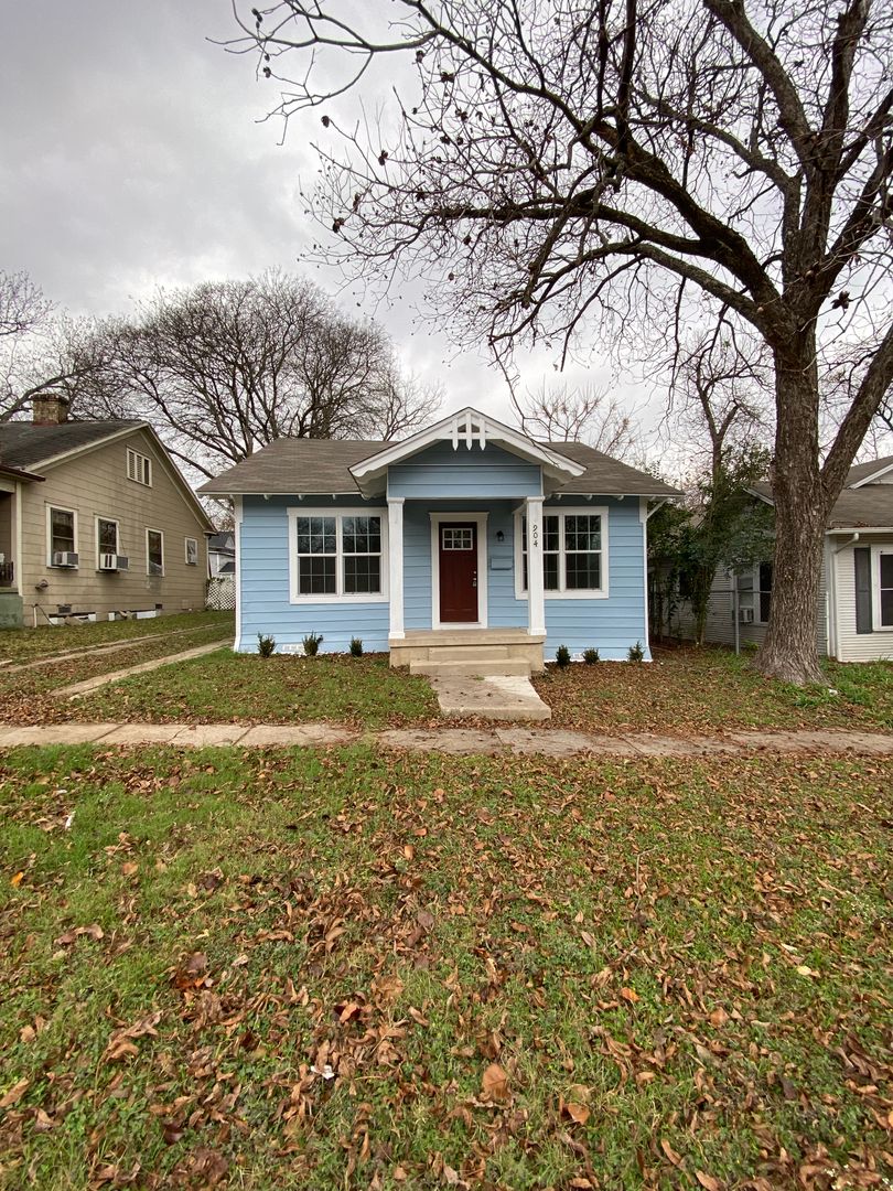 Temple House: 904 N Main St