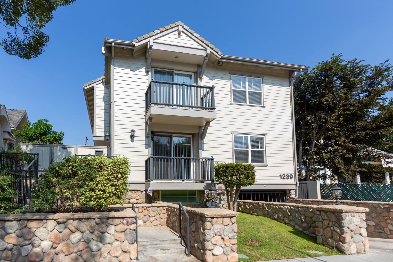 Los Angeles Apartment: 1239 W. 30th Street