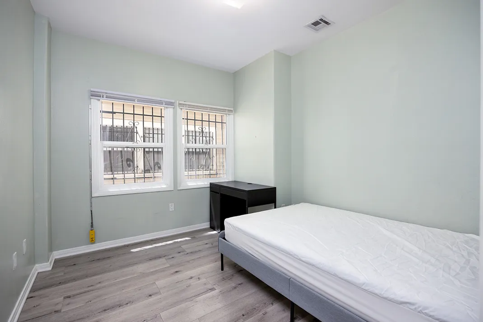 Los Angeles Apartment: 1220 W. 27th Street