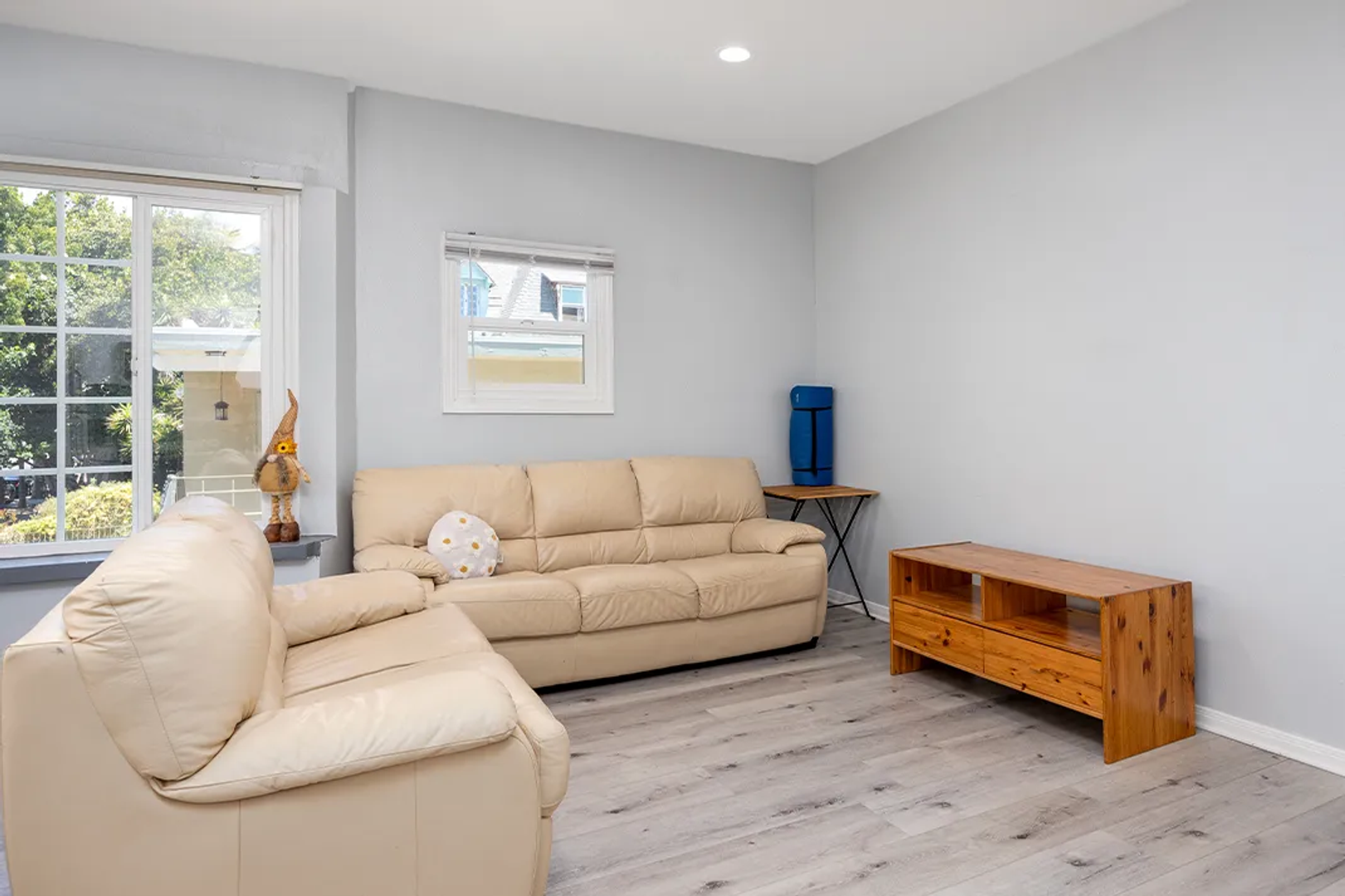 Los Angeles Apartment: 1220 W. 27th Street