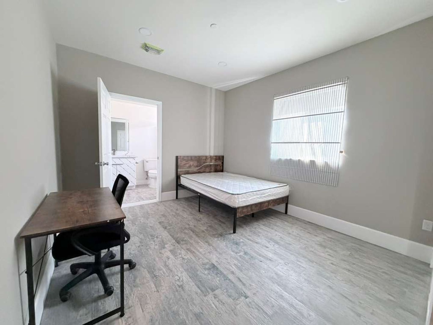 Los Angeles Apartment: 1212 W. 37th Drive