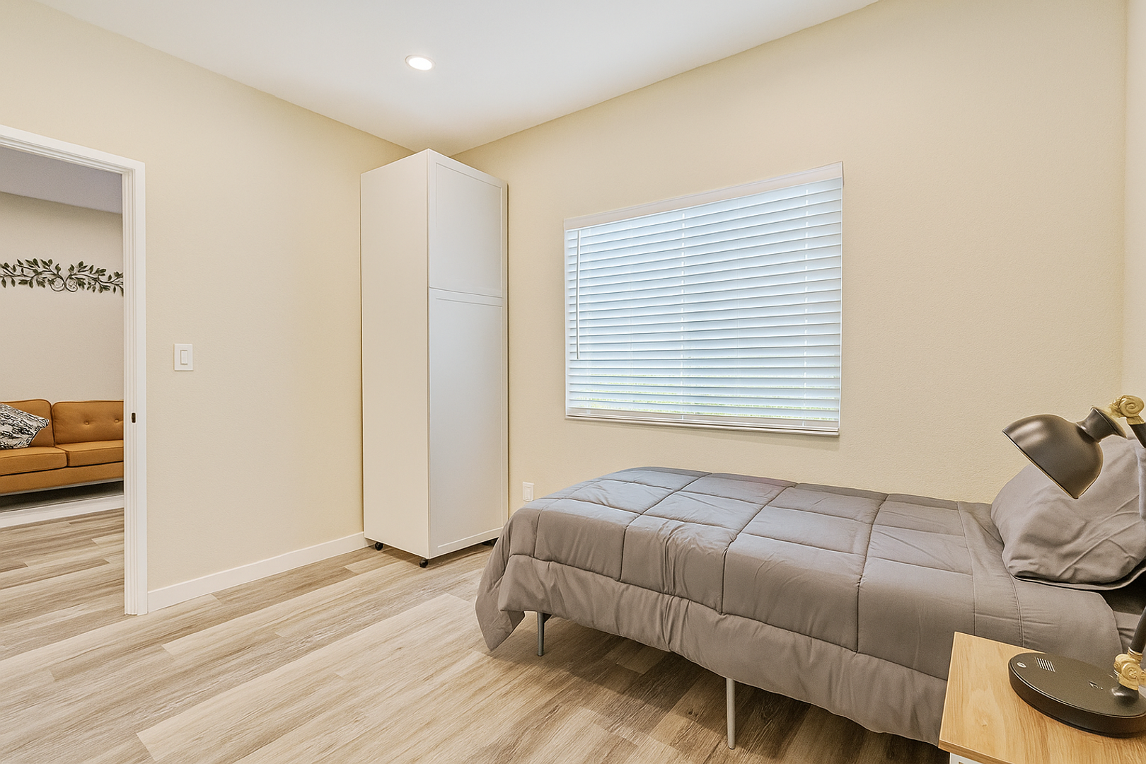 Los Angeles Townhome: 702 S Crenshaw Blvd