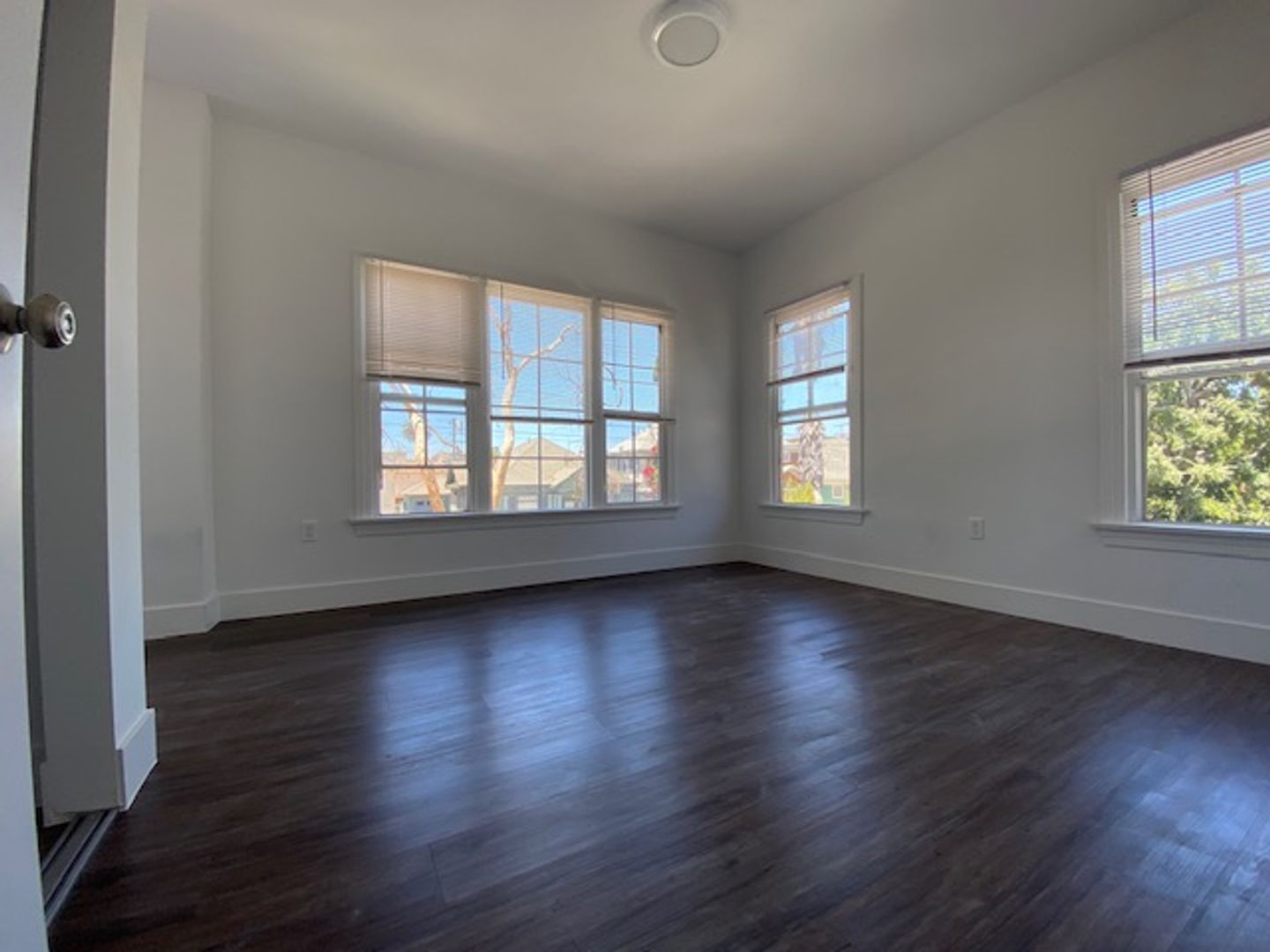 Los Angeles Apartment: 2666 Orchard Ave