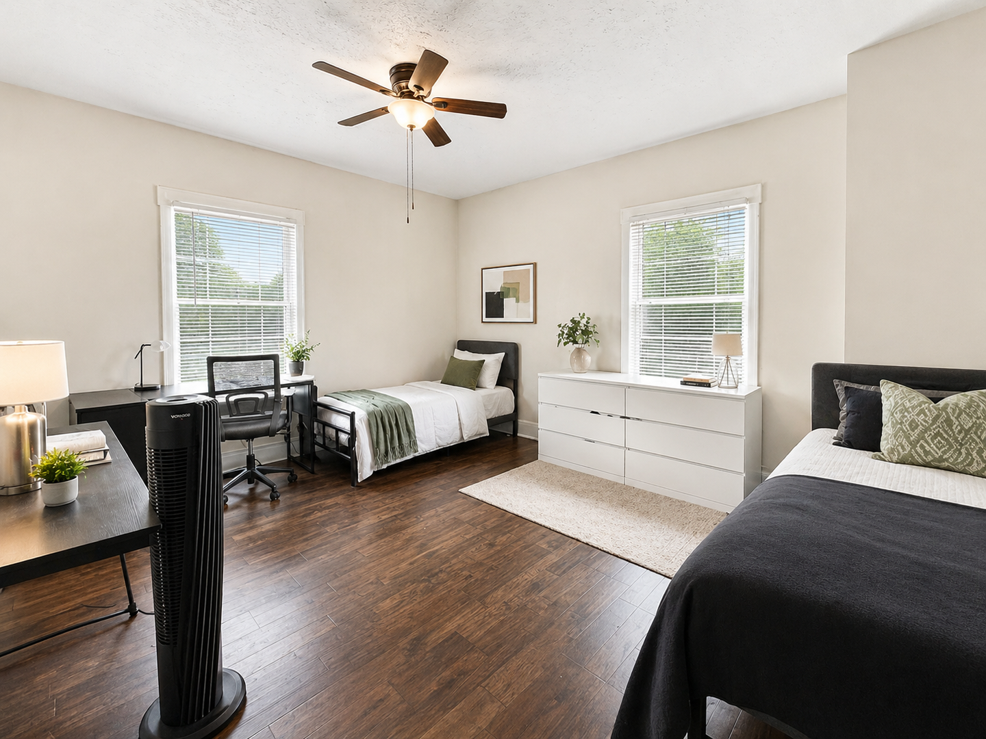 Los Angeles Apartment: 1380 W 30th St