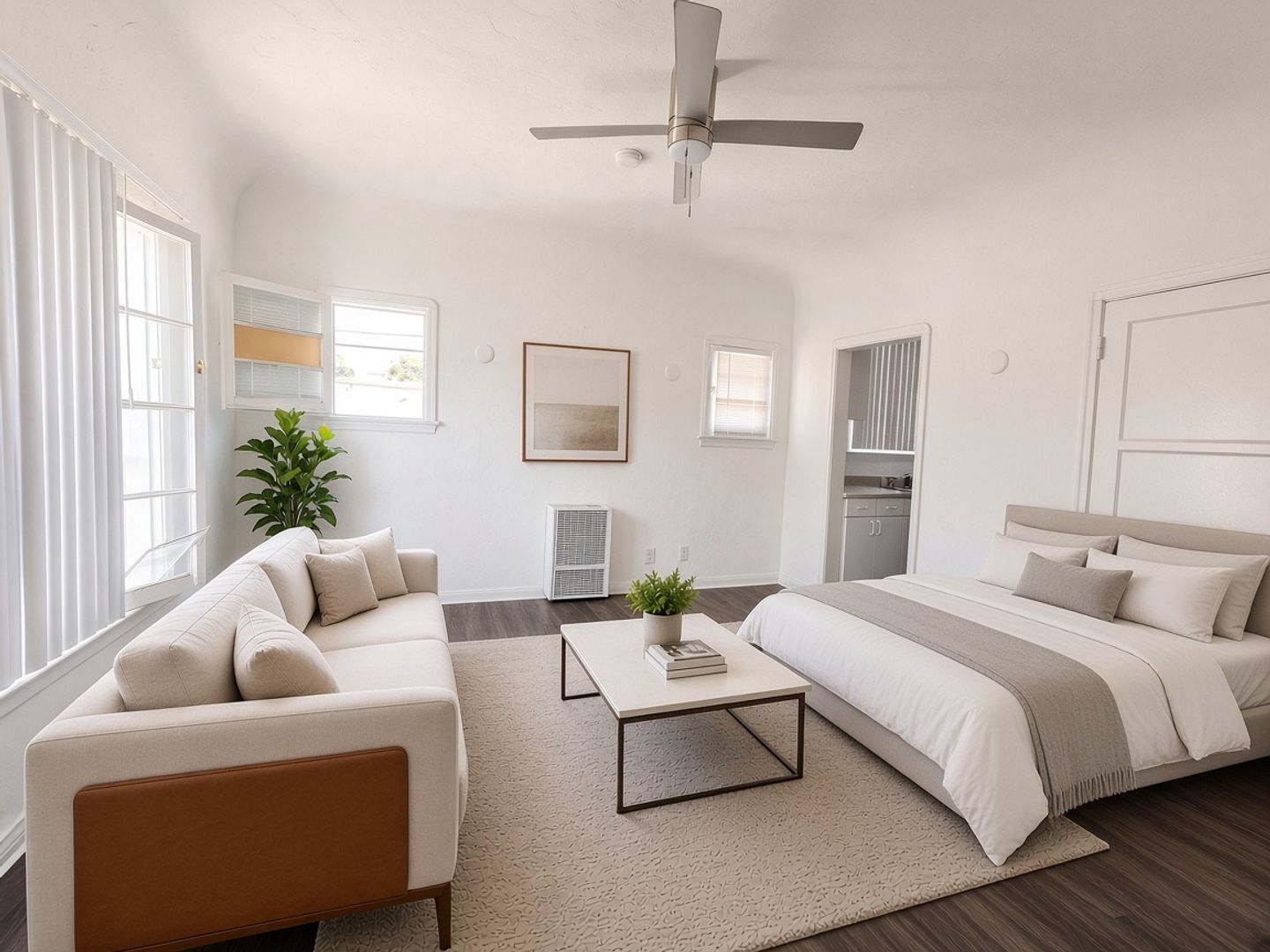 Los Angeles Apartment: 2621 Magnolia Avenue
