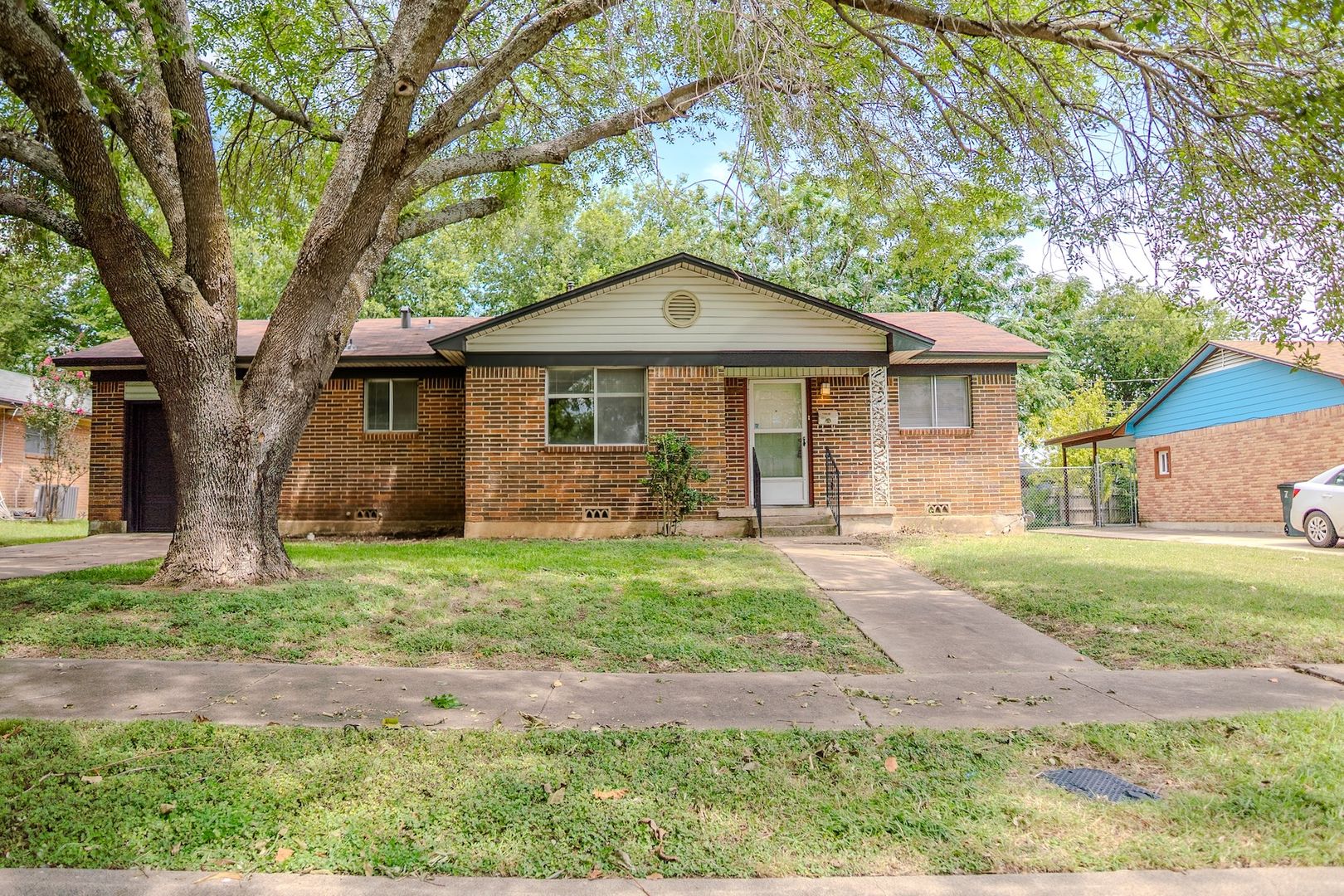 Killeen House: 1204 Cedar Dr