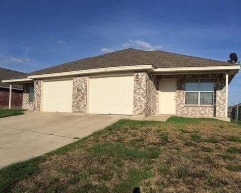 ALL TILE DUPLEX IN NOLANVILLE!!!